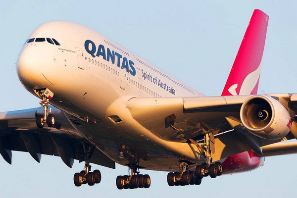 A380 Qantas makes emergency landing in Baku