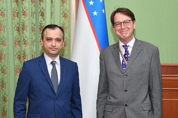 Uzbek Foreign Ministry hosts a meeting with British Ambassador