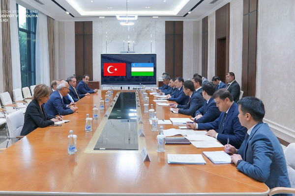 Jamshid Kuchkarov meets with representatives of Kalyon Holding and Cengiz Holding