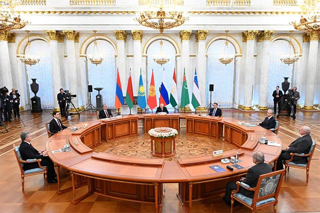 Президент Узбекистана принял участие в неформальной встрече глав государств СНГ