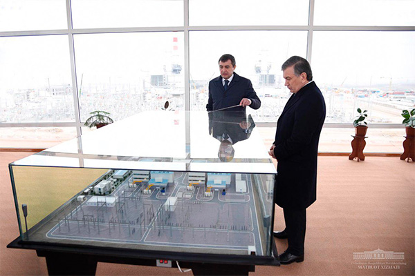 Shavkat Mirziyoyev familiarizes himself with construction of strategically significant Turakurgan Thermal Power Plant