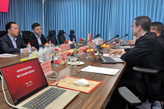 Farmagentlik direktori "Xinjiang Huashidan Pharmaceutical Co., Ltd." kompaniyasida uchrashuv o‘tkazdi