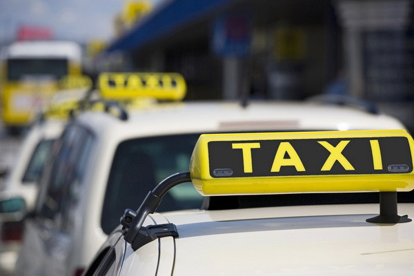 More than a thousand self-employed women work as drivers through online taxi ordering services
