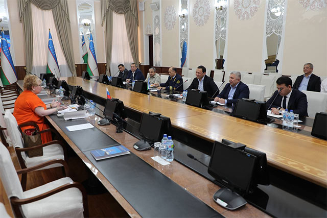 Uzbekistan and Russia Discuss Launch of AgroEkspress Rail Transport