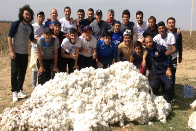 Bunyodkor players, coach participate in cotton picking
