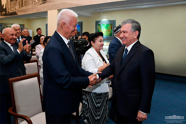 Uzbek President meets with Ferghana intellectuals