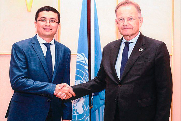 Ulugbek Lapasov hands over his credentials to Director-General of UN Office in Switzerland