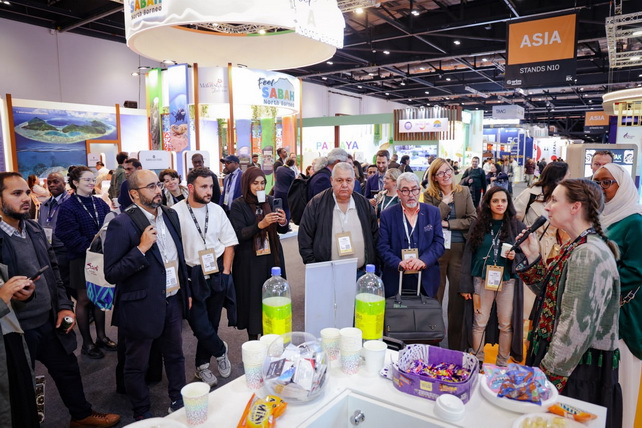 WTM London 2025 ko'rgazmasida O'zbekiston stendiga tashrif buyurganlar sayohat paketlarini yutib olishdi