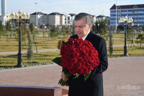 Shavkat Mirziyoyev honors the memory of Islam Karimov
