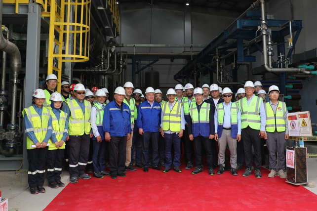 ACWA Power бош директори Чирчиқдаги Яшил водород заводига ташриф буюрди