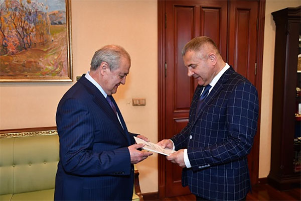 Abdulaziz Kamilov receives new Ambassador of Belarus