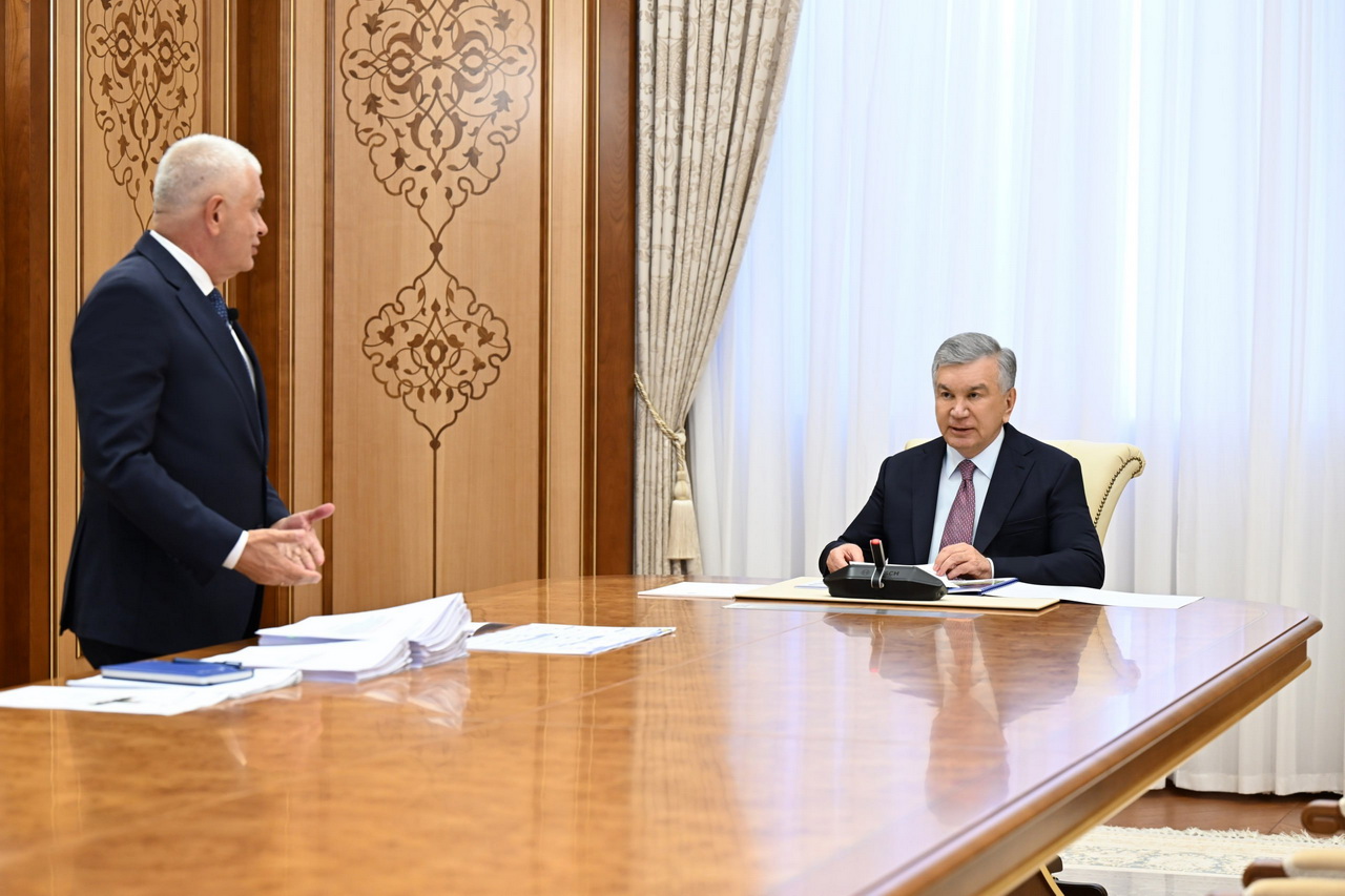 Mirziyoyev Reviews New Initiatives for Defence and Military Education