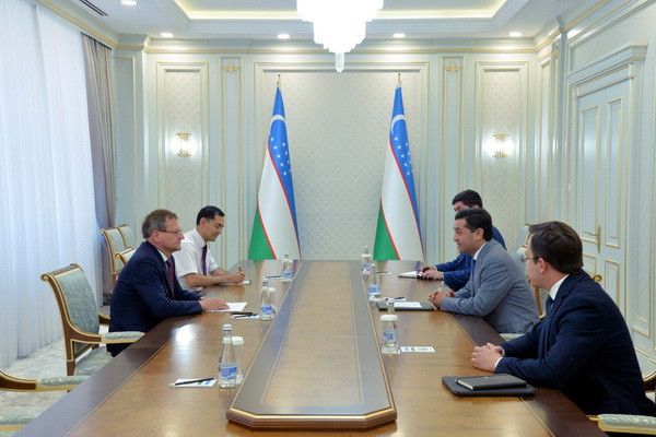 Foreign Minister of Uzbekistan receives the copies of credentials from the Ambassador of Germany