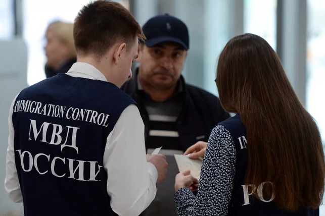 Russia expands border checks of electronic devices