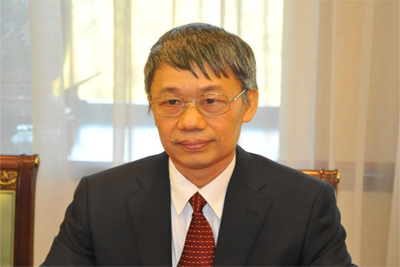 Abdulaziz Kamilov receives new Vietnamese envoy