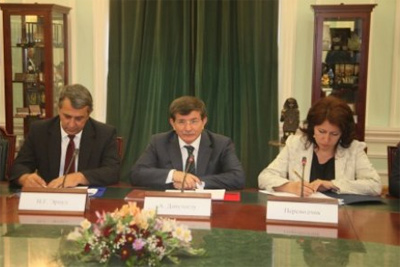 Глава МВЭСИТ провел переговоры Министром иностранных дел Турции