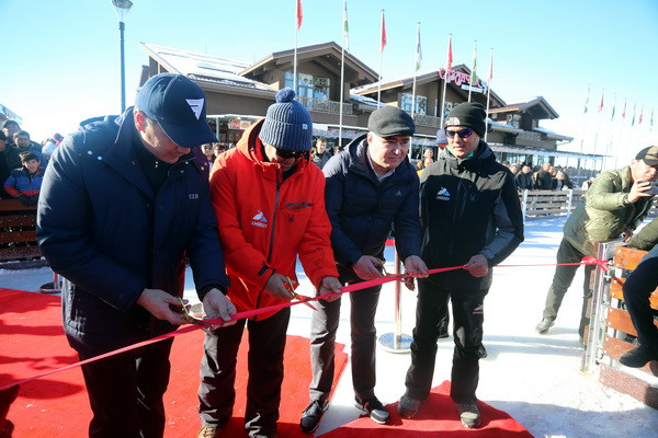 Winter tourism: the opening of the winter season and the high-mountain ice skating rink takes place