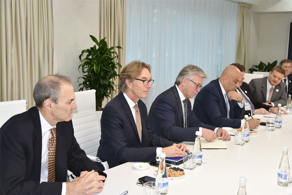 Management of Uzbekneftegaz holds talks with delegation of Air Products