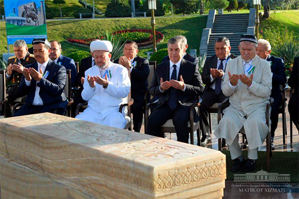 Uzbek leader pays visit to Shahidlar hotirasi alley