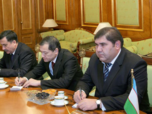 Uzbek minister confers with Omani ministers