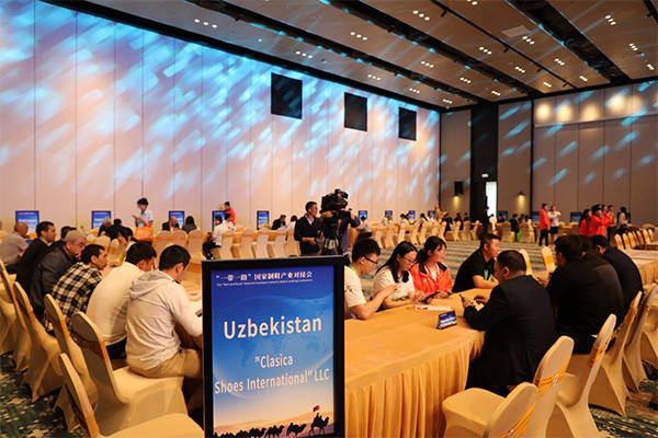 Uzcharmsanoat Association holds a presentation about the industry in China