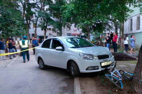 Woman driver kills a teenager, injuries several