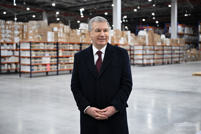 Shavkat Mirziyoyev Grand Pharm logistika markaziga tashrif buyurdi