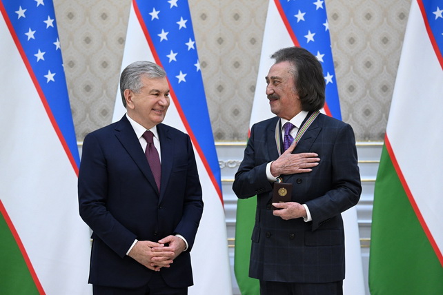 Мирзиёев отметил вклад Фарруха Закирова в культуру