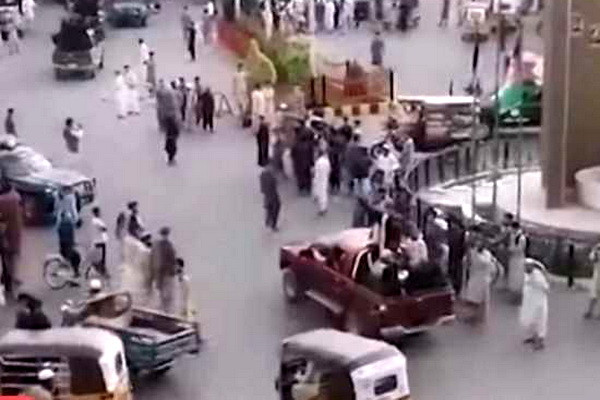 Suicide bomber blasts Afghan Foreign Ministry in Kabul