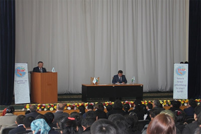 Trustee of presidential candidate of Islam Karimov met with voters in Jizzakh region