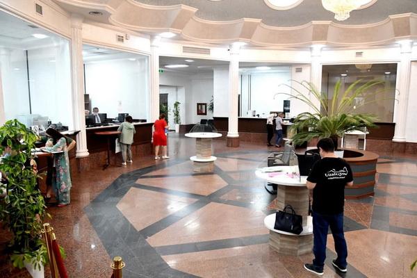 Uzbek FM gets acquainted with the new premises of the Consular and Legal Department