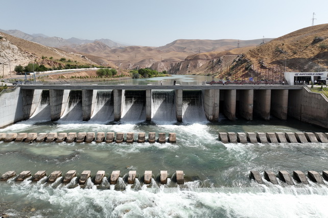 Total Electricity Output in Uzbekistan Rises, While Large Enterprises Cut Generation