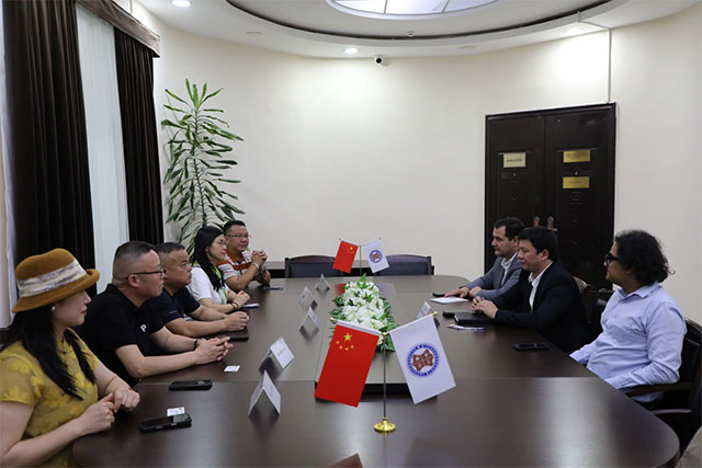 Хитойнинг Xianfeng компанияси Ўзбекистонда пойабзал ишлаб чиқаришни очади
