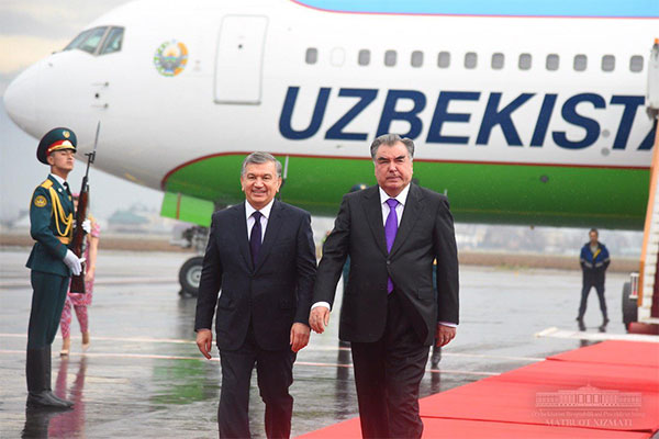 President of Uzbekistan arrives in Tajikistan