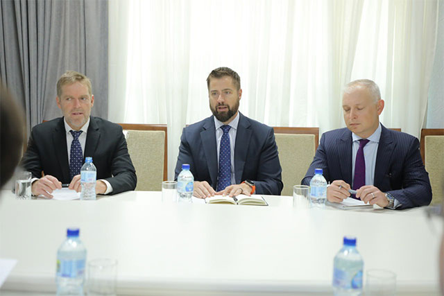 Oʻzbekiston investitsiyalar vaziri oʻrinbosari General Motors va UzAuto Motors kompaniyalari bilan hamkorlik istiqbollarini muhokama qildi