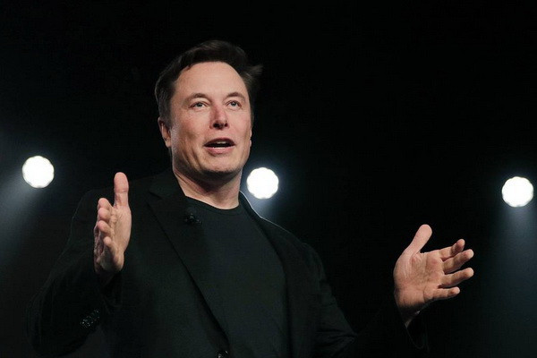 Elon Musk presents a prototype of a humanoid robot