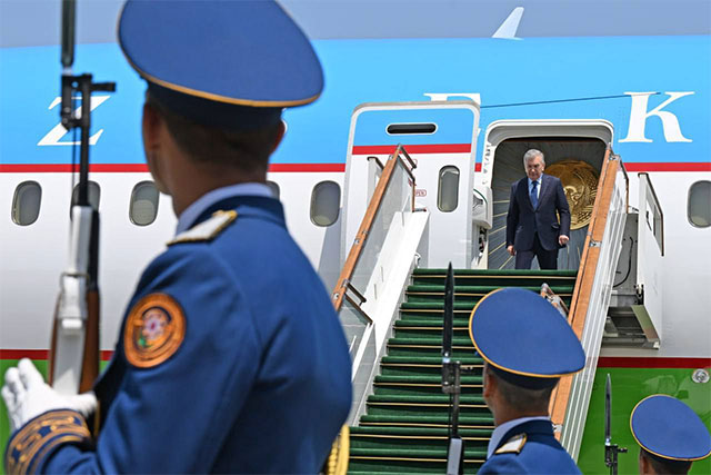 O‘zbekiston Prezidenti Bokuga keldi