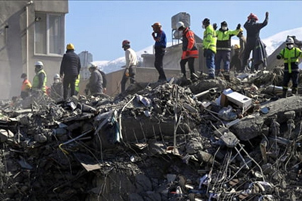 The number of victims of the devastating earthquake in Turkey exceeds 44,300 people