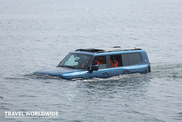 JETOUR G700 Completes Water Crossing in Beijing in Amphibious Showcase