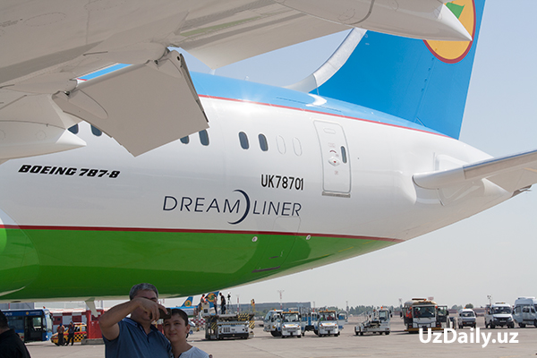 Dreamliner arrives in Uzbekistan